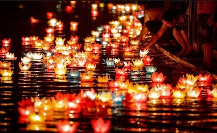 The Lantern Festival in Hoi An takes place on the 14th night of the lunar month 